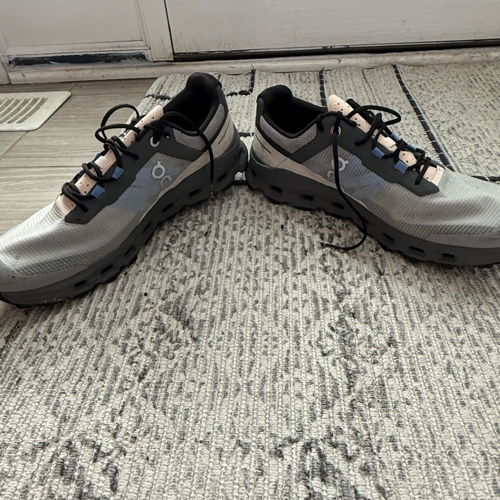 ON CLOUDS X 8.5 GREY BLACK PINK